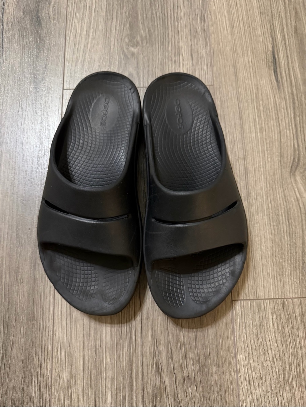 OOFOS Men’s Black Two-Strap Slide Sandals